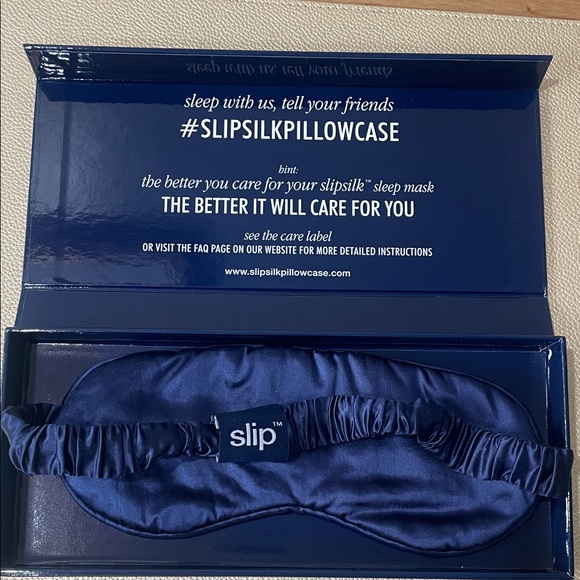 Slip Navy Silk Sleep Mask - Picture 3 of 3